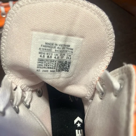 *NEW* Women/Kids 
ConverSe Orange High-Top Sneakers - Picture 3 of 4